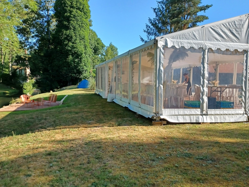 Location de tente de réception pour un mariage 